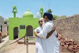 Inde : sikhs et hindous aident les musulmans à construire leur mosqu&eacute;e