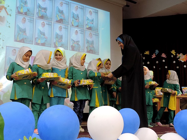 Iran : r&eacute;union de 250 enfants m&eacute;morisateurs du Saint Coran à Kachan+photos