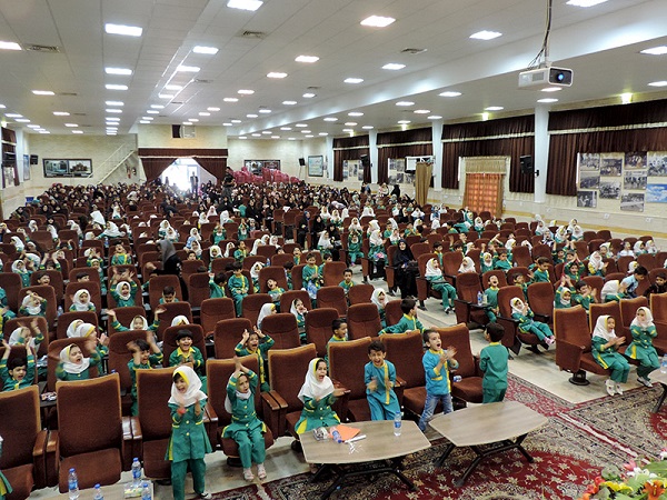 Iran : r&eacute;union de 250 enfants m&eacute;morisateurs du Saint Coran à Kachan+photos