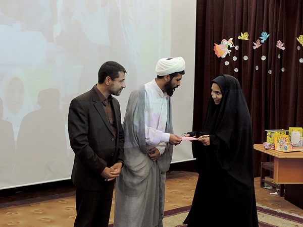 Iran : r&eacute;union de 250 enfants m&eacute;morisateurs du Saint Coran à Kachan+photos