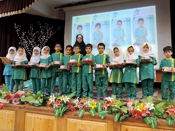 Iran : r&eacute;union de 250 enfants m&eacute;morisateurs du Saint Coran à Kachan+photos