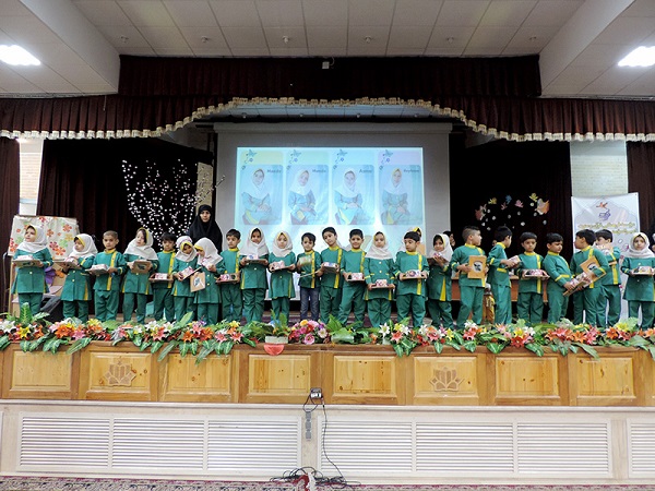 Iran : r&eacute;union de 250 enfants m&eacute;morisateurs du Saint Coran à Kachan+photos