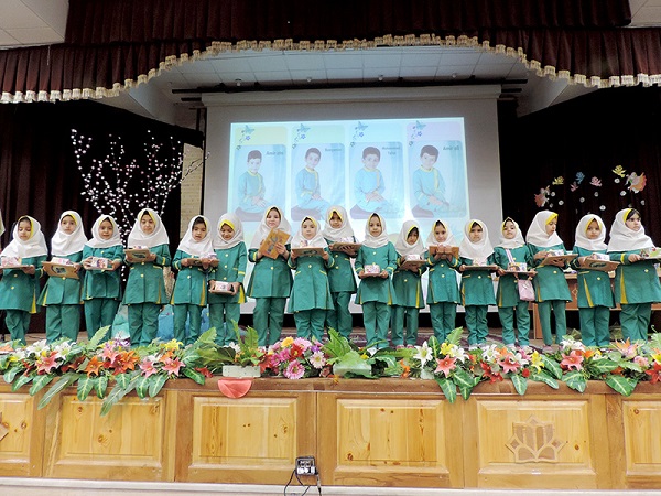 Iran : r&eacute;union de 250 enfants m&eacute;morisateurs du Saint Coran à Kachan+photos