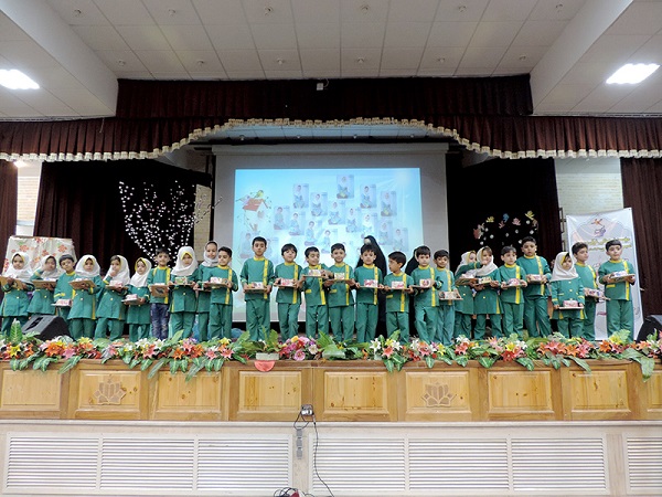 Iran : r&eacute;union de 250 enfants m&eacute;morisateurs du Saint Coran à Kachan+photos