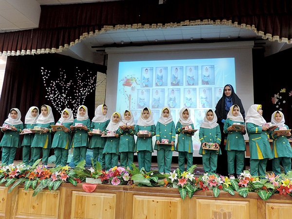 Iran : r&eacute;union de 250 enfants m&eacute;morisateurs du Saint Coran à Kachan+photos