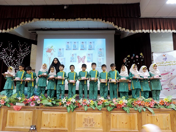Iran : r&eacute;union de 250 enfants m&eacute;morisateurs du Saint Coran à Kachan+photos