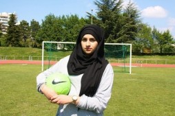 France : une &eacute;quipe de foot priv&eacute;e de finale à cause de son entraîneuse voil&eacute;e