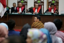 Le gouverneur chr&eacute;tien de Djakarta risque la prison