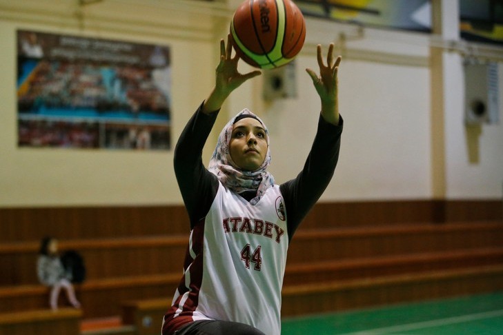 Le voile islamique progresse sur les terrains de sport