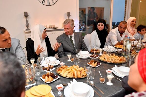 Le roi de Belgique chez une famille musulmane pour l’iftar