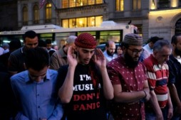 Les musulmans am&eacute;ricains ont c&eacute;l&eacute;br&eacute; l’Iftar devant la tour de Trump