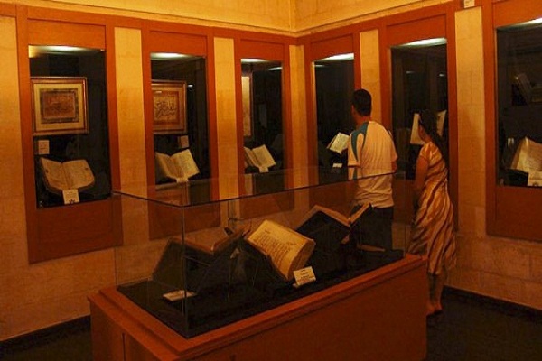 Foyer d’anciens manuscrits coraniques au mus&eacute;e de la Fondation Molawi