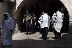 Les mesures de s&eacute;curit&eacute;s isra&eacute;liennes à Quds d&eacute;nonc&eacute;es par l'OCI