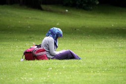 Une am&eacute;ricaine voil&eacute;e reçoit 85.000 dollars d’indemnisation