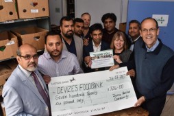 Un cadeau des musulmans à la Banque alimentaire de Devizes