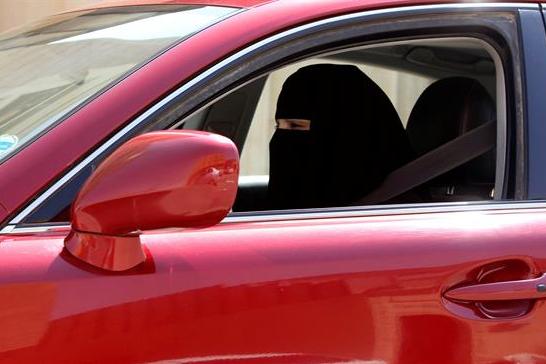 Pourquoi le roi saoudien a autoris&eacute; les femmes de conduire?