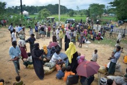 Des milliers de Rohingyas fuient la Birmanie