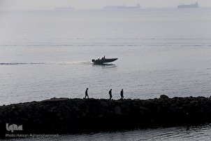 Réunion coranique à bord d’un navire à l’occasion du 40e anniversaire de la révolution