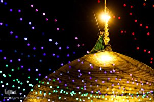 Le drapeau de la coupole du sanctuaire de l’imam Reza (as) a été changé