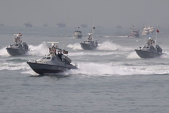 Accrochage entre la marine américaine et la force navale du CGRI  dans la mer d'Oman
