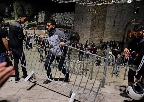 Les jérusalémites obligent l’occupation israélienne à enlever les barrages de fer