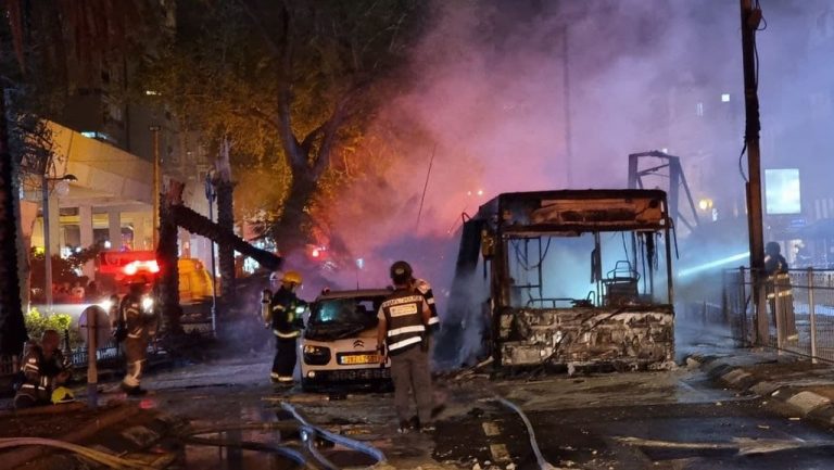 130 missiles tirés sur Tel Aviv et sa banlieue