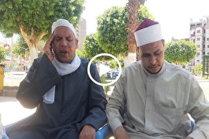 Deux jeunes égyptiens aveugles imitent les grands récitants du Coran