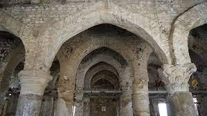 Où se trouve la première mosquée édifiée en Algérie