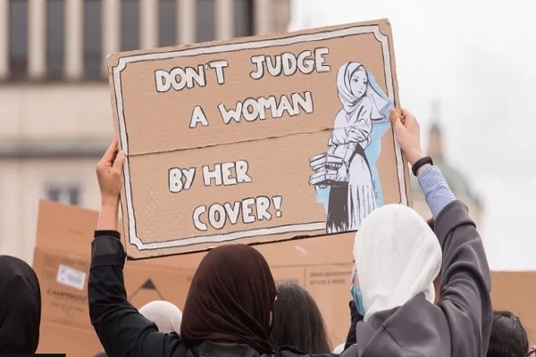 Possible interdiction du hijab pour les fonctionnaires européennes