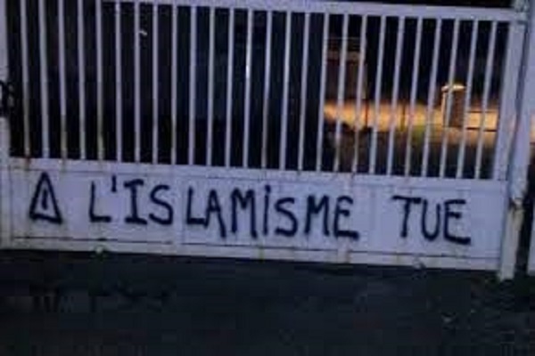Un tag islamophobe sur la mosquée de Chavanoz