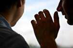 Chuchoter est un acte proscrit dans toutes les sociétés