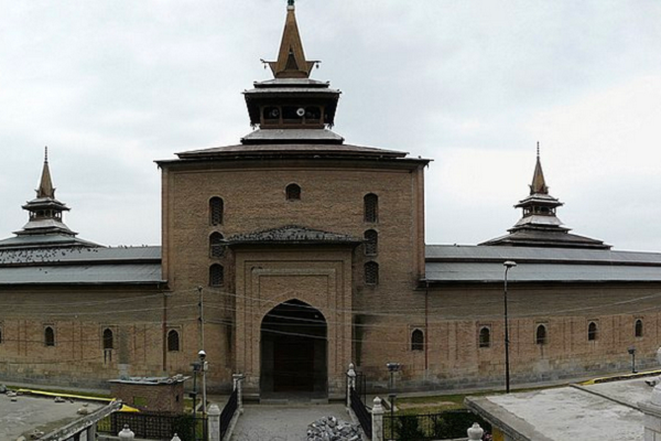 Une mosquée indienne accueille les sans-abri dans le froid de l'hiver