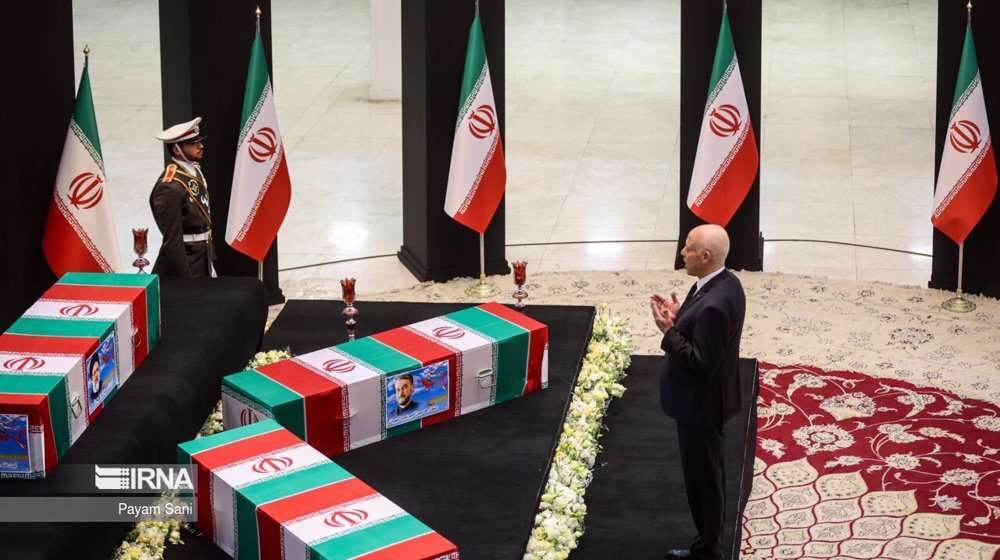 Les hauts responsables des pays ont rendu hommage au président martyr