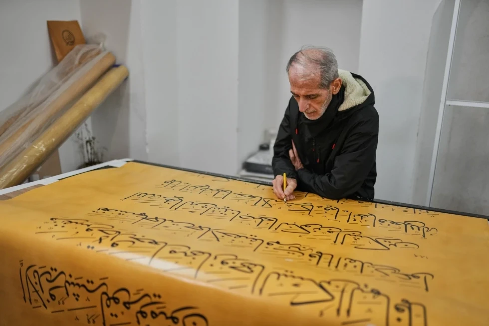 Un calligraphe irakien achève un Coran manuscrit après six ans