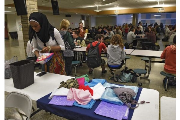 Bayani Kan Hijabi A Makarantar Sakandare A Amurka