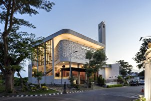 Masallaci A Indonesia Da Aka Gina Da Fasahar Sakar Gidan Zuma
