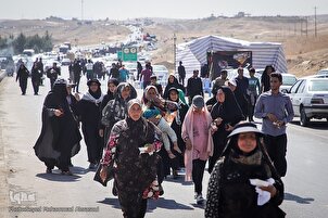 Masu ziyarar Imam Ridha Suna Tafiya a kafa