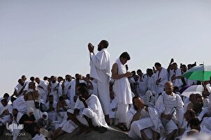 Mahajjata Suna Ci Gaba Da Aikin Hajji A Ranar Arafah