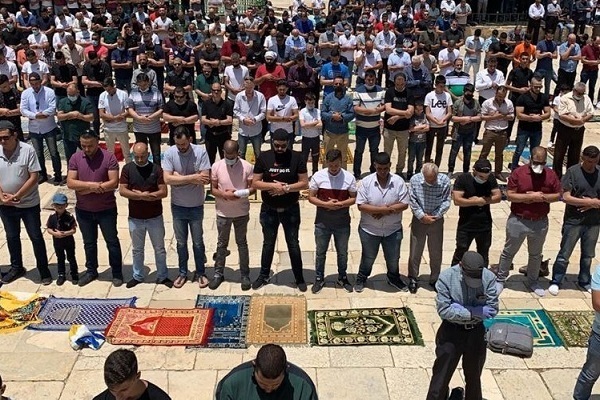 Dubban Falasdinawa ne suka gudanar da sallar Juma'a a Masallacin Al-Aqsa 