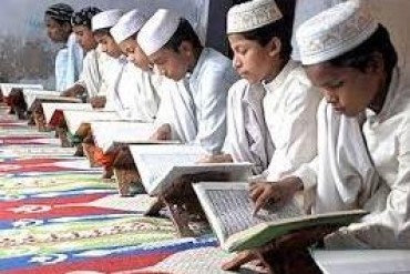 मस्जिदों में मलेशियाई को आकर्षित करने के लिए मुफ्त कुरान सीखाया जारहा है