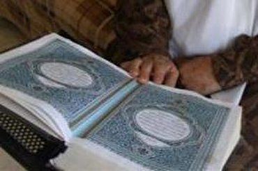 75 साल की उम्र की अनपढ़ महिला पूरे कुरान की हाफिज़ हो ग़ई