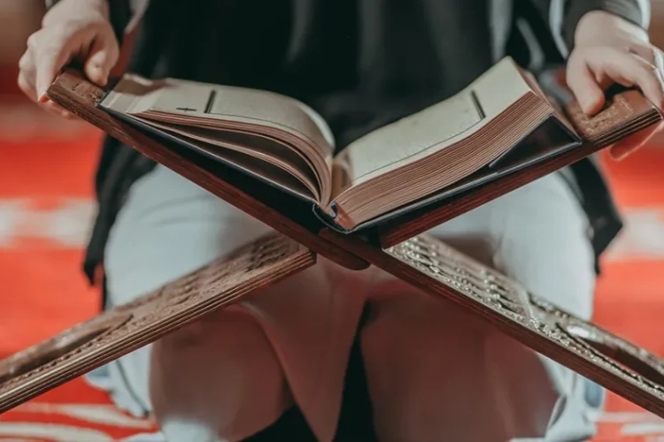 इराकी तिलावत विद्यालय; अब्बासी काल में तरक्की से लेकर वर्तमान युग में खराब हालत तक