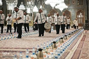 इमाम रज़ा के हरम में इफ़्तार की दावत