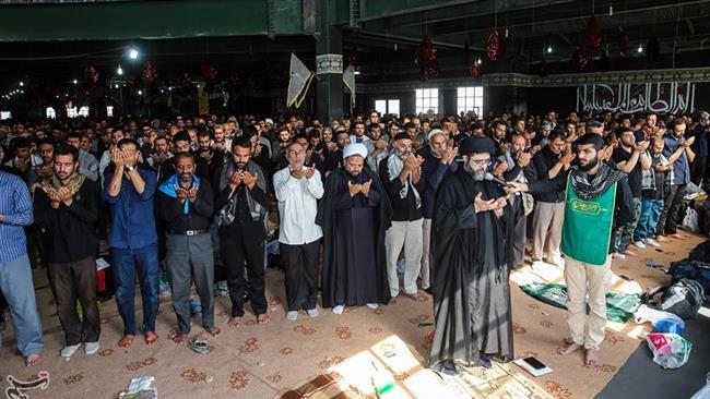 Salat Jamaah Bersama Seluruh Peziarah; Penghias Long March Arbain