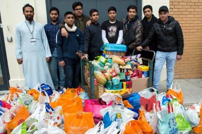 Infak Kaum Muslim untuk Para Tunawisma London di Hari Krismas
