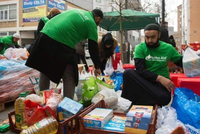 Infak Kaum Muslim untuk Para Tunawisma London di Hari Krismas