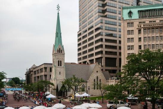 Gereja Indiana; Tuan Rumah Umat Islam dan Kristen
