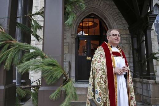 Gereja Indiana; Tuan Rumah Umat Islam dan Kristen