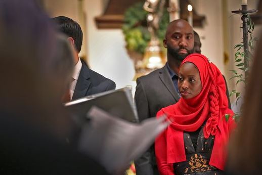 Gereja Indiana; Tuan Rumah Umat Islam dan Kristen