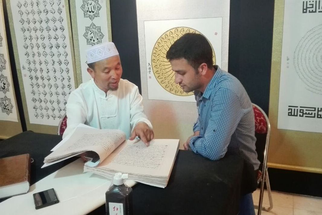 Dari Kaligrafi Ayat-ayat dengan Tanpa Pengajar Sampai Dakwah Islam lewat Seni